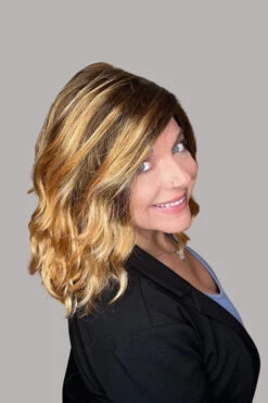 Avalon Wig By Estetica | Synthetic Wig 30 Avalon Wig By Estetica | Synthetic Wig -Wig Promotion Store EsteticaAvalonGoldenGingerSIDEFACE