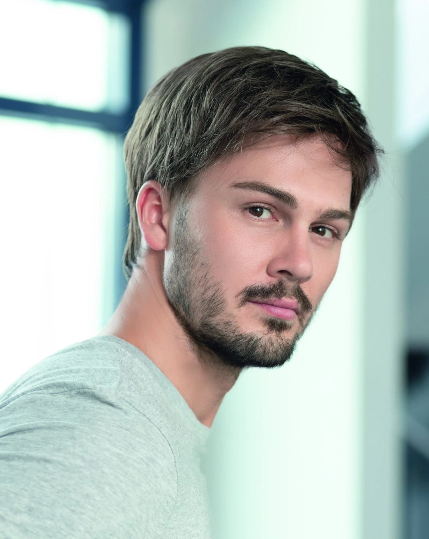 George 5 Stars Men's Wig By Ellen Wille | HAIRforMANce 7 George 5 Stars Men's Wig By Ellen Wille | HAIRforMANce - Image 5